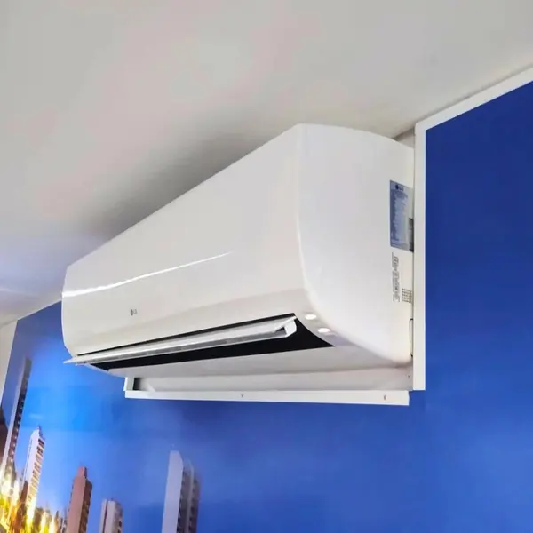 Evaporadora tipo duto com grade linear no teto